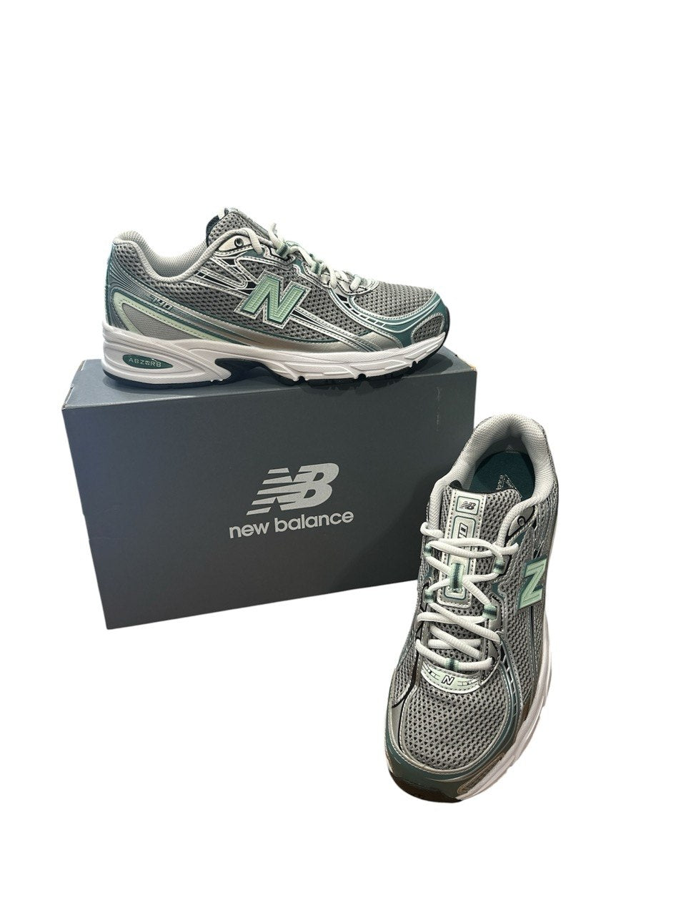NEW BALANCE 740