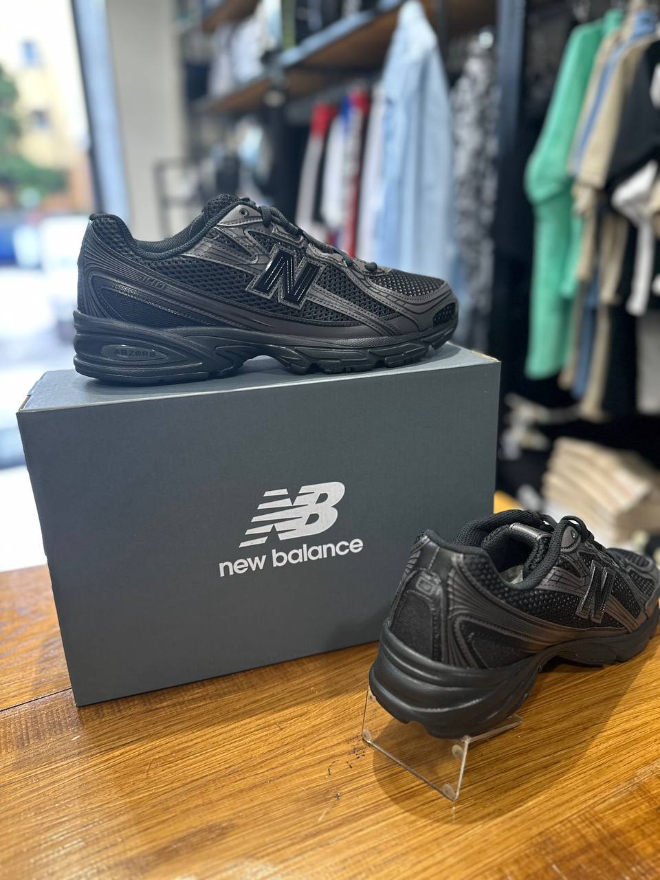 NEW BALANCE 740