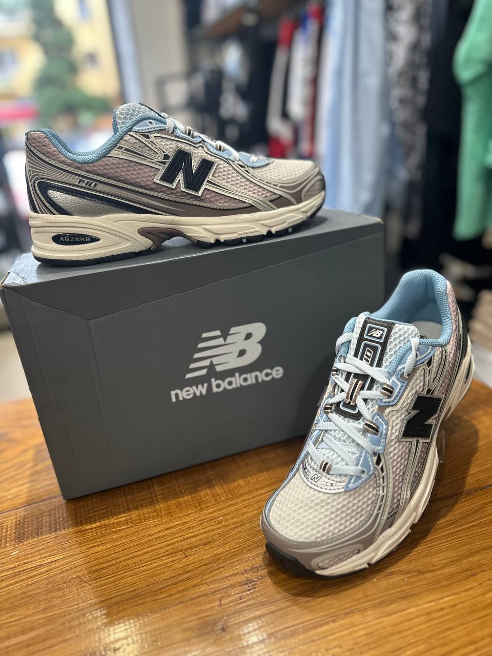 NEW BALANCE 740