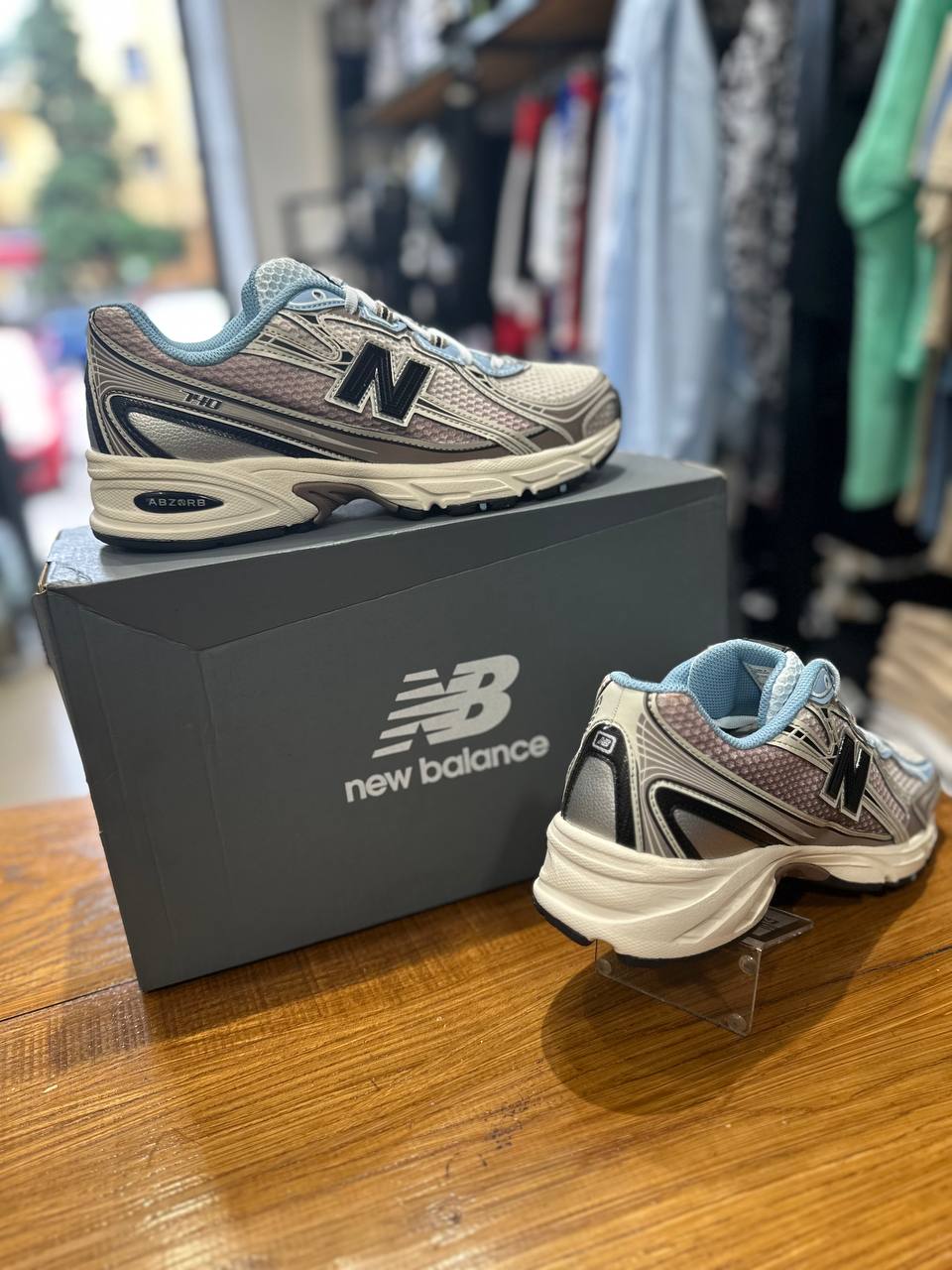 NEW BALANCE 740