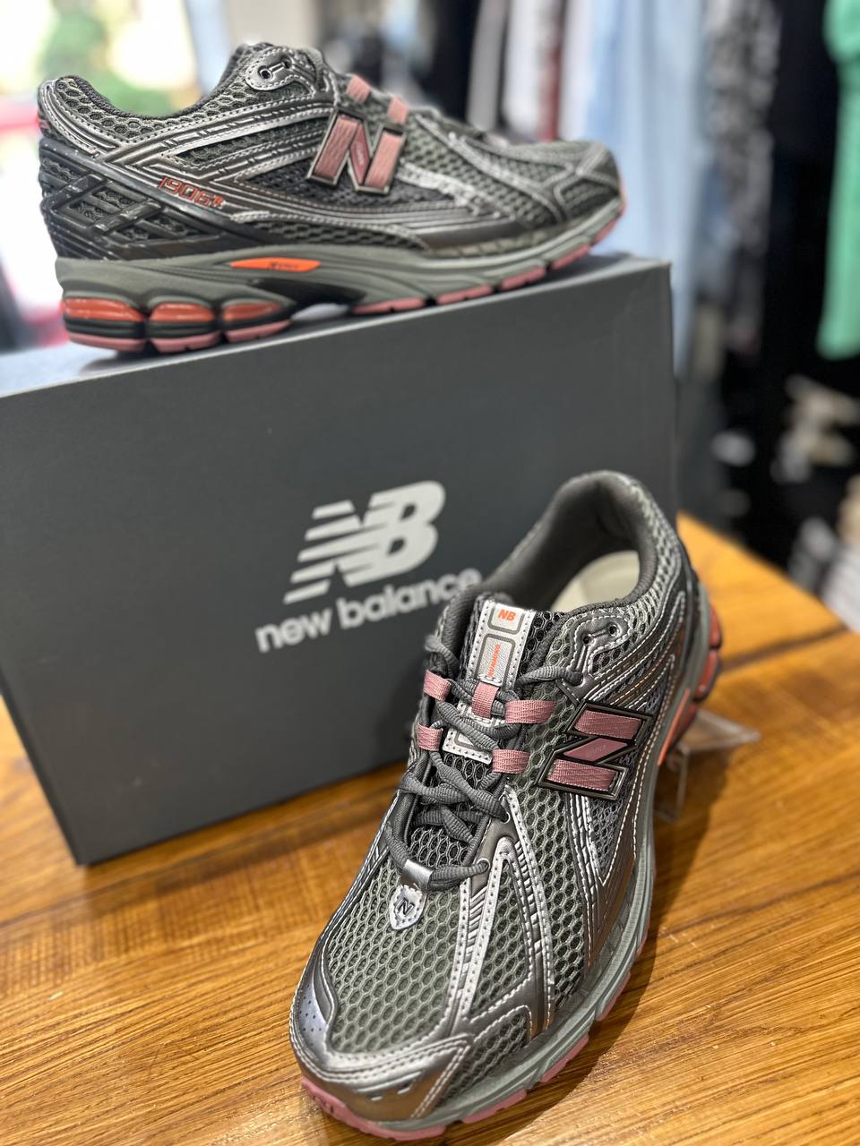 NEW BALANCE 1906