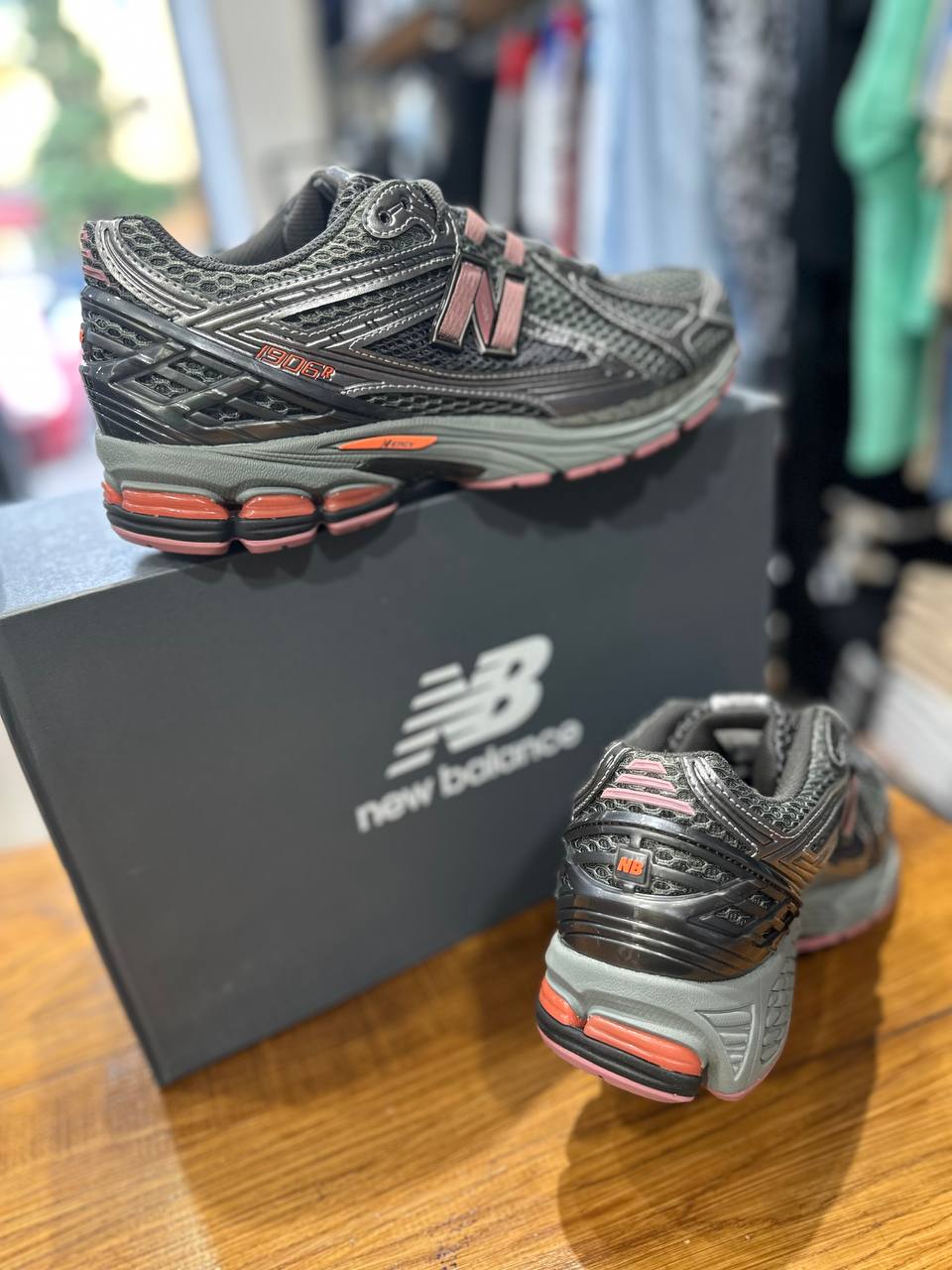 NEW BALANCE 1906