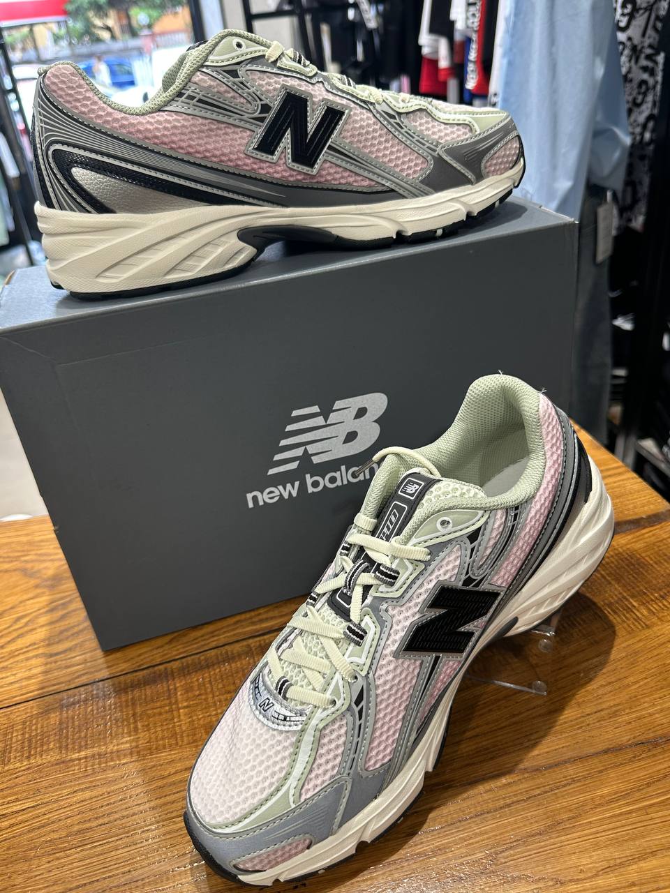 NEW BALANCE 740