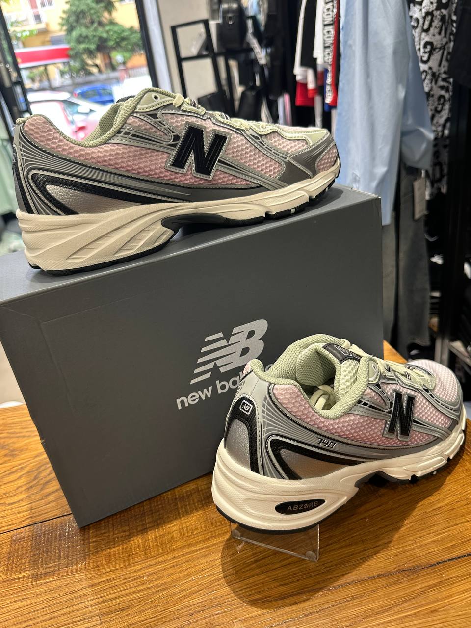 NEW BALANCE 740