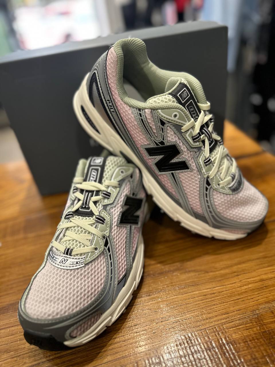NEW BALANCE 740