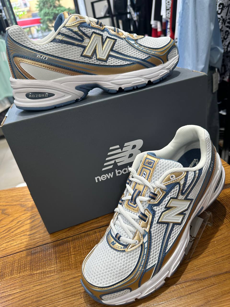 NEW BALANCE 740