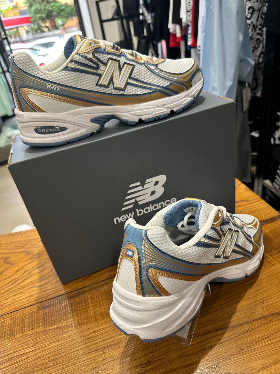 NEW BALANCE 740