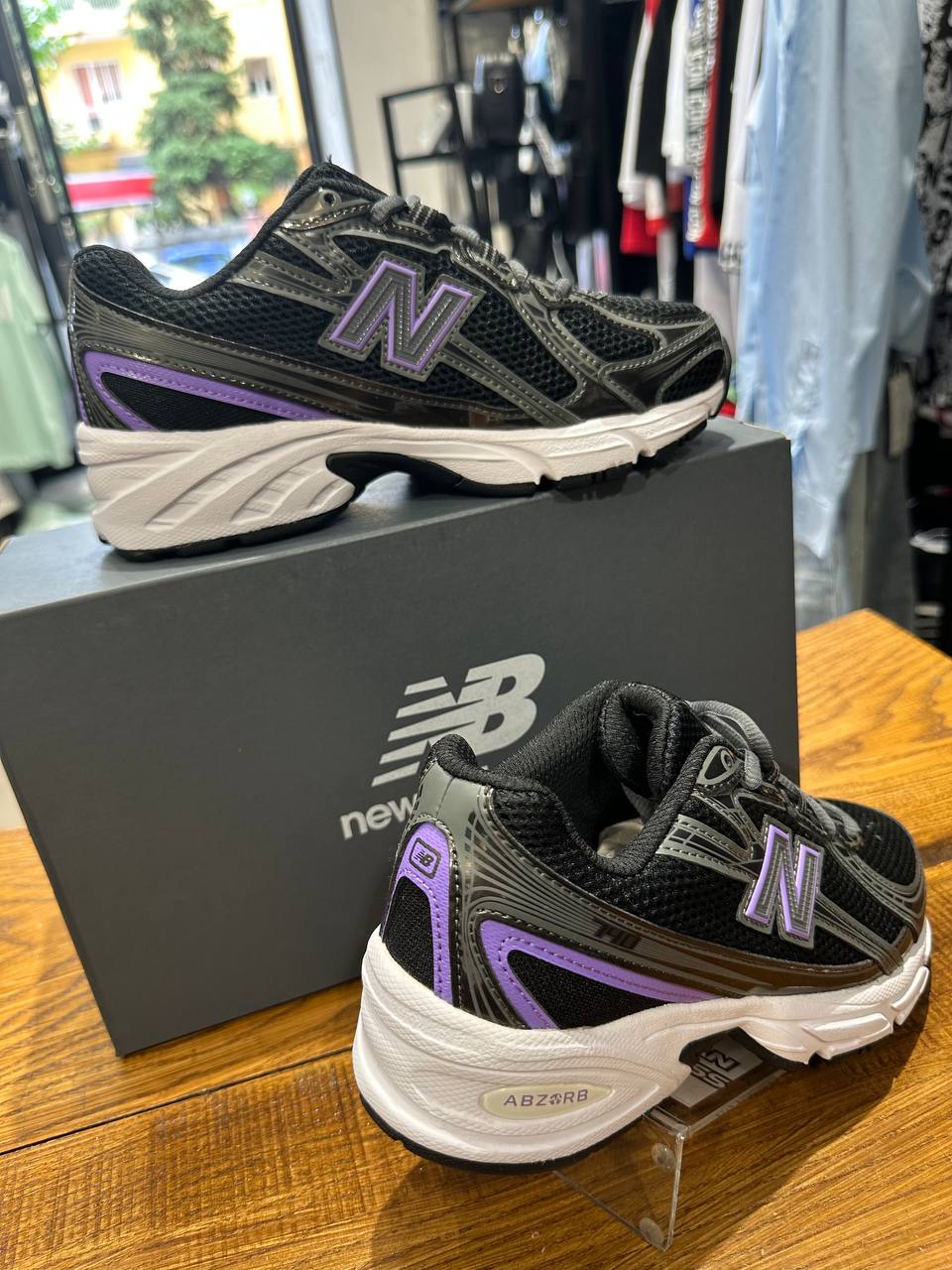 NEW BALANCE 740