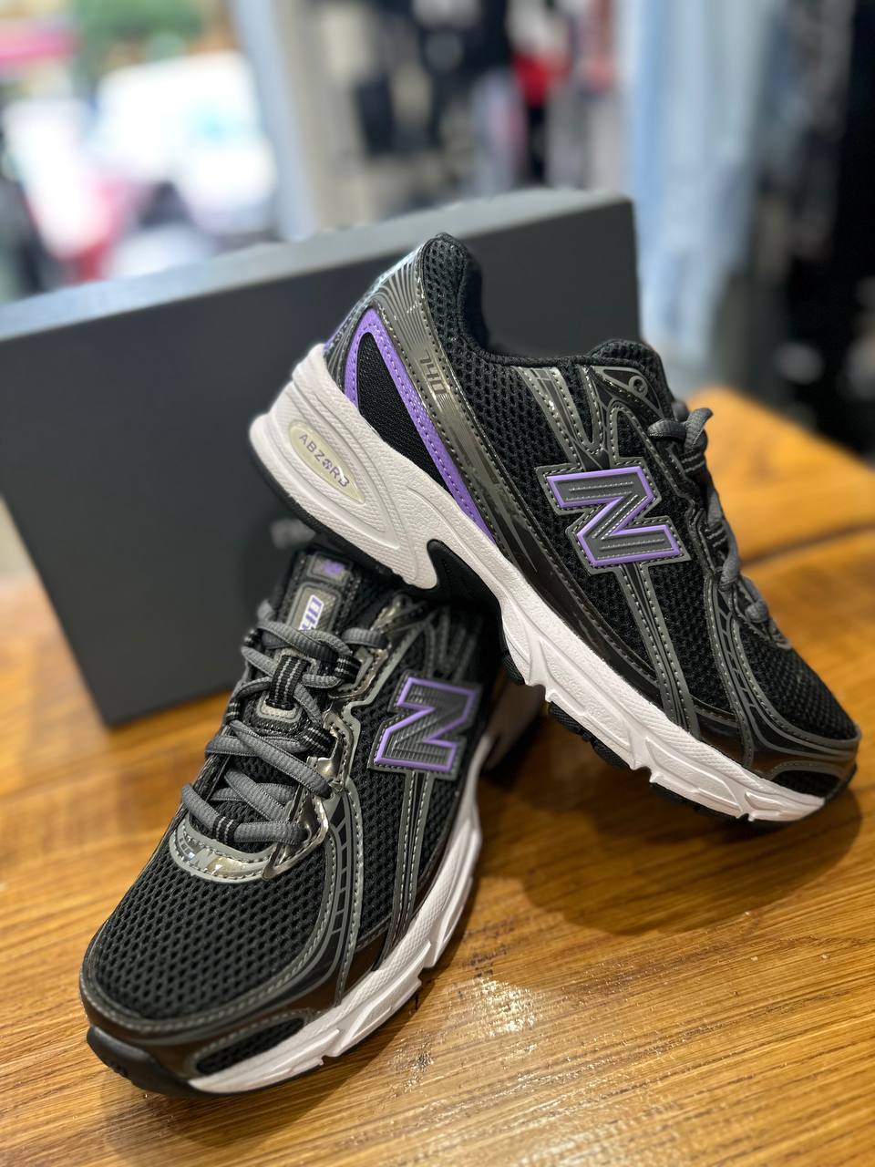 NEW BALANCE 740