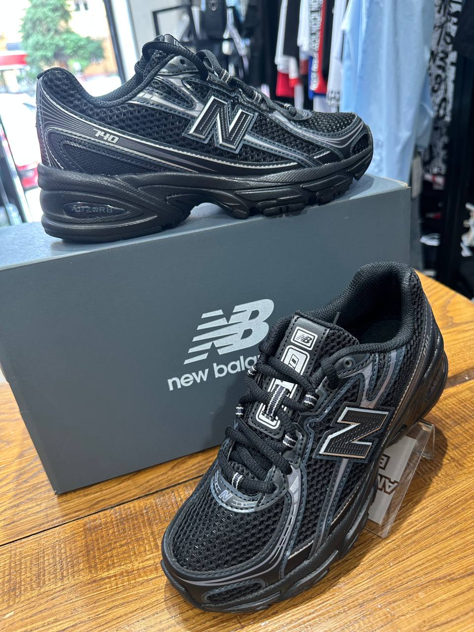 NEW BALANCE 740