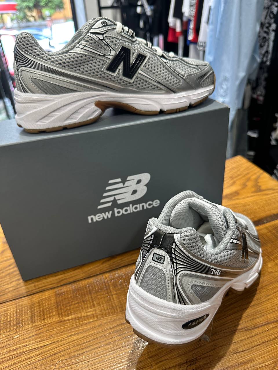 NEW BALANCE 740