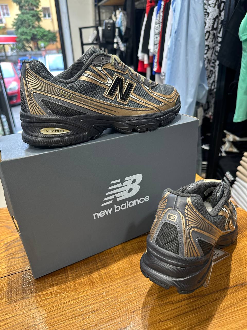 NEW BALANCE 740