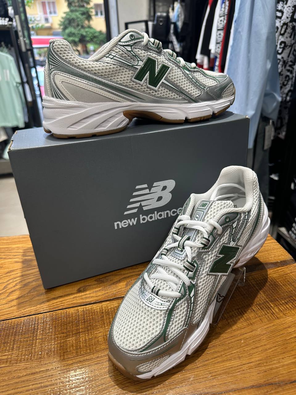 NEW BALANCE 740