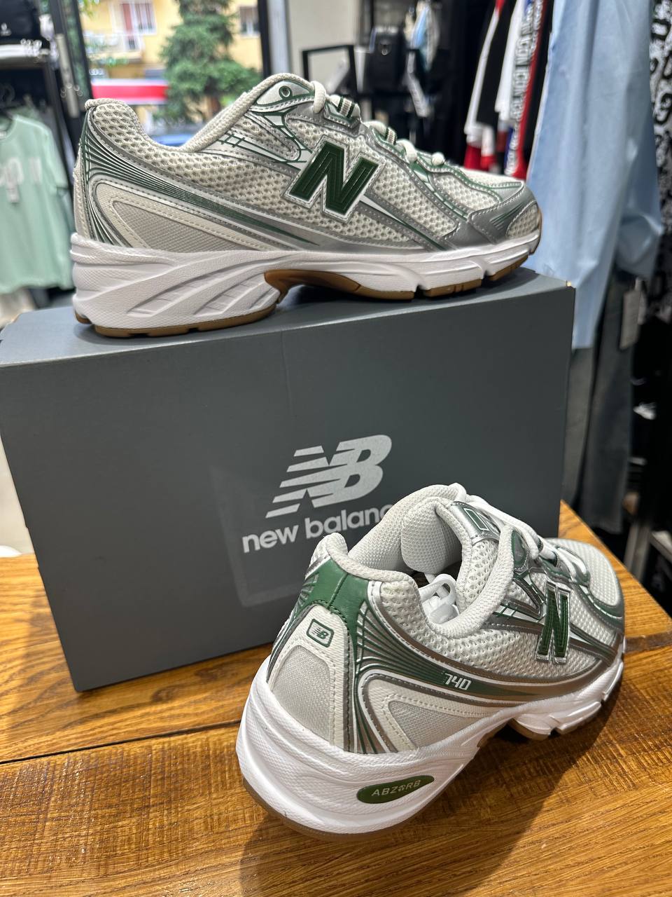 NEW BALANCE 740