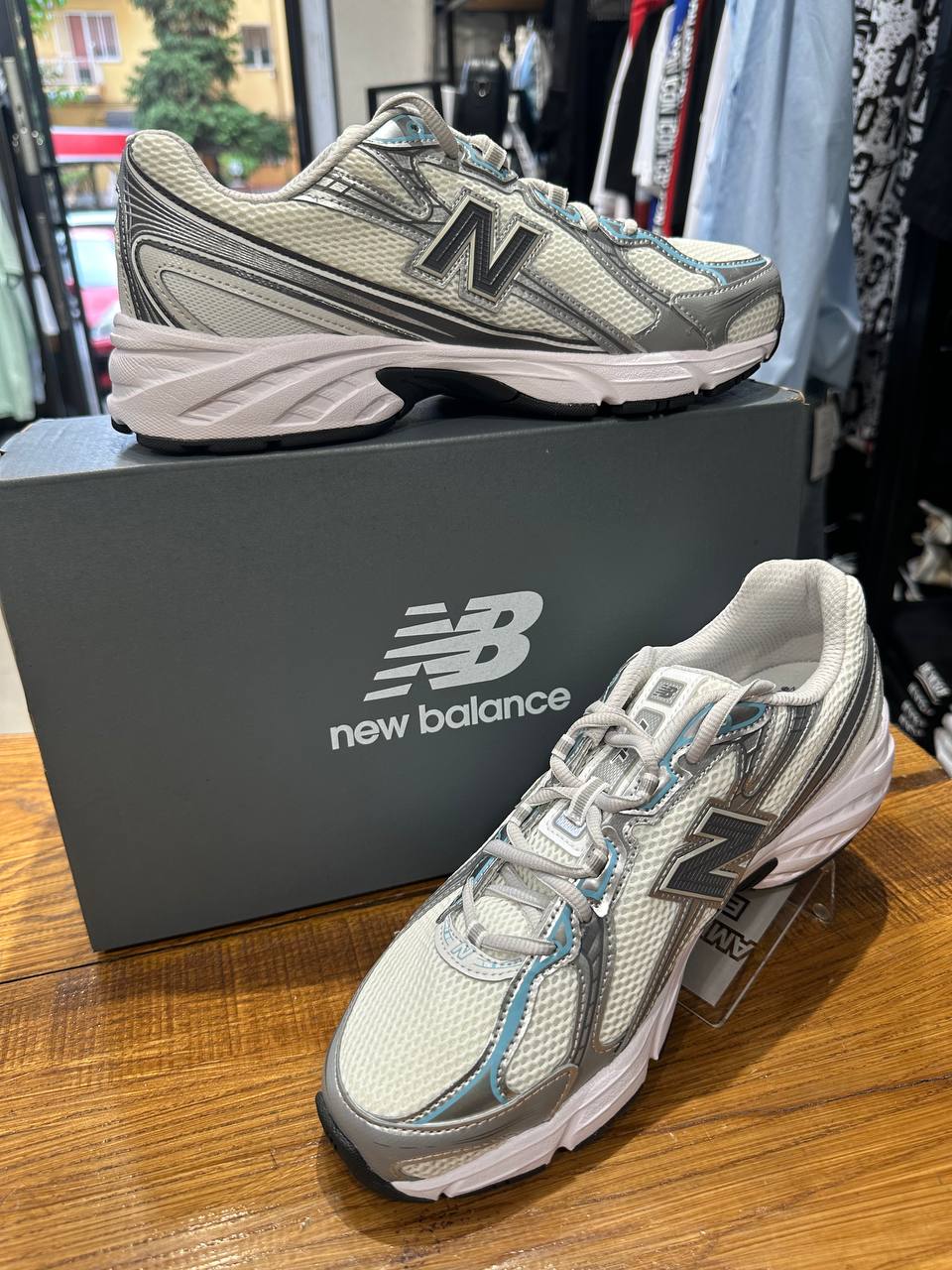 NEW BALANCE 740