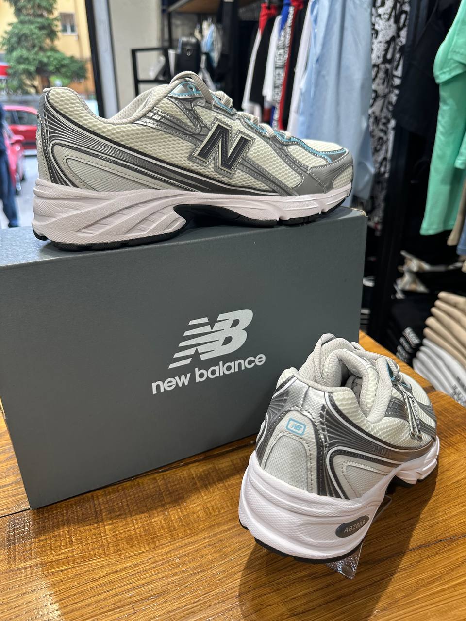 NEW BALANCE 740