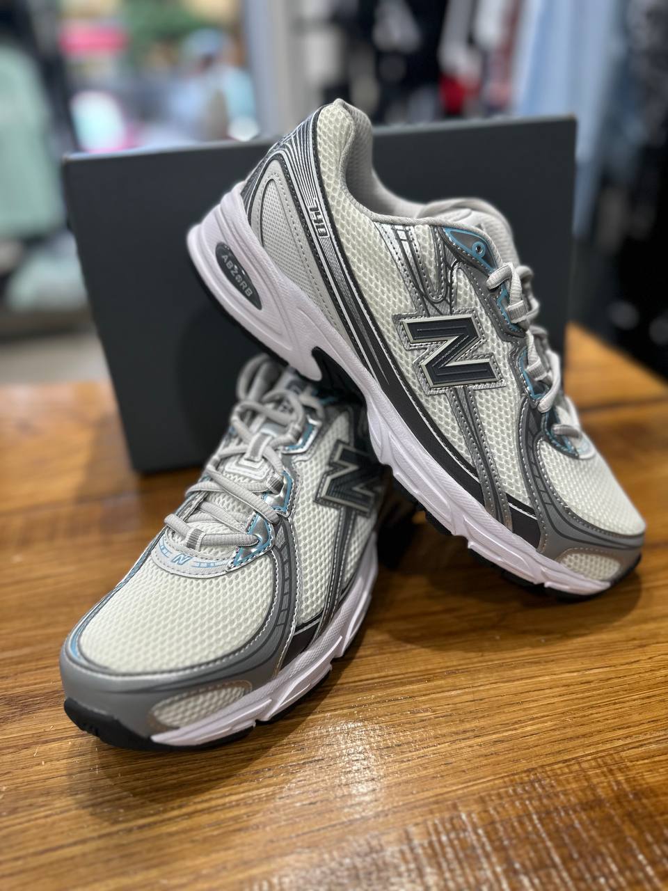 NEW BALANCE 740