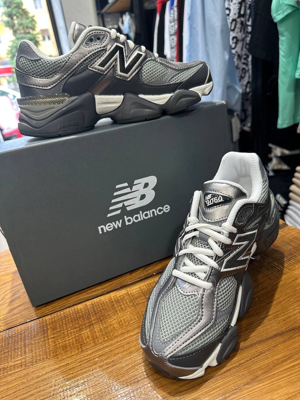 NEW BALANCE 9060