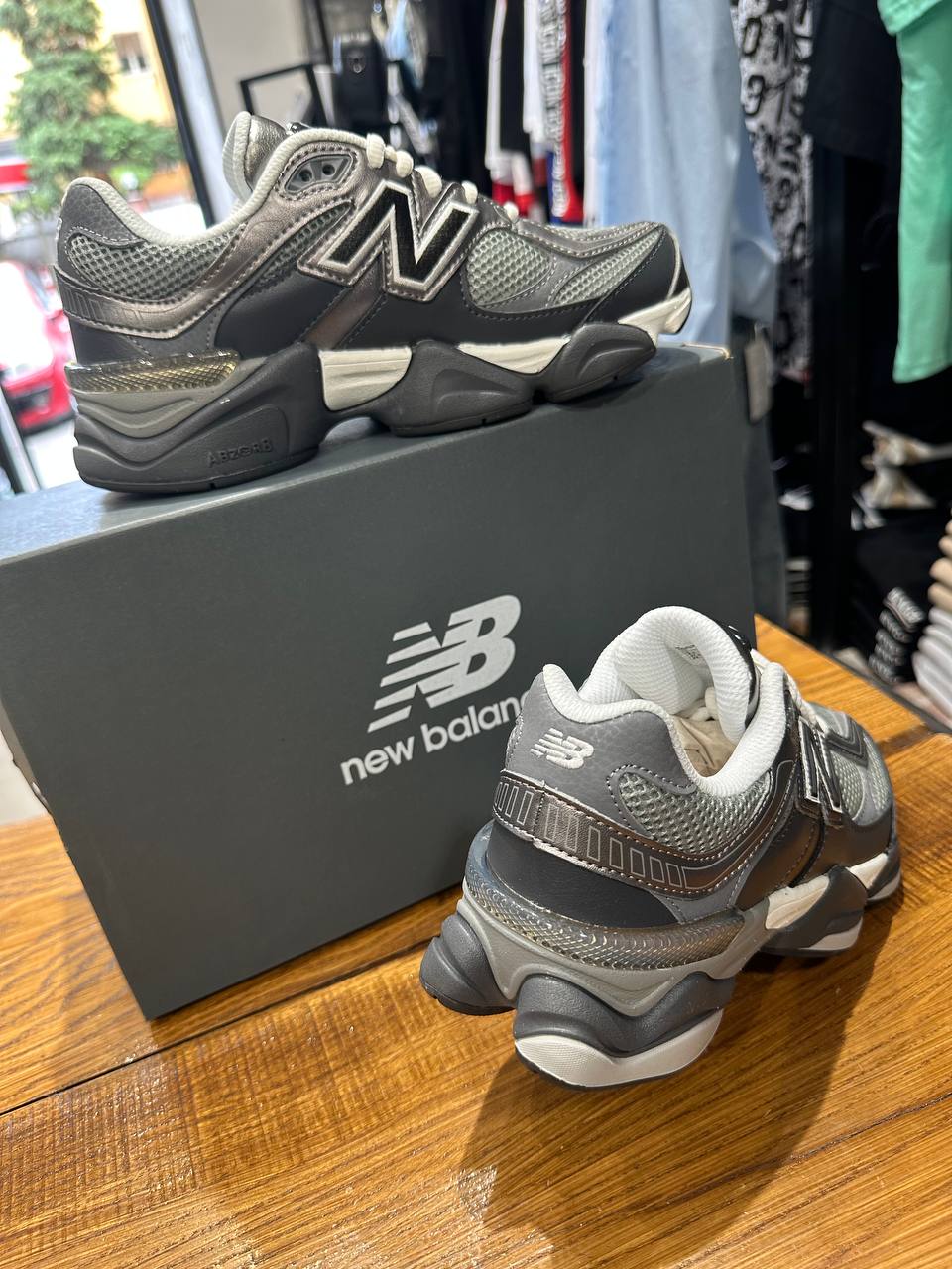 NEW BALANCE 9060