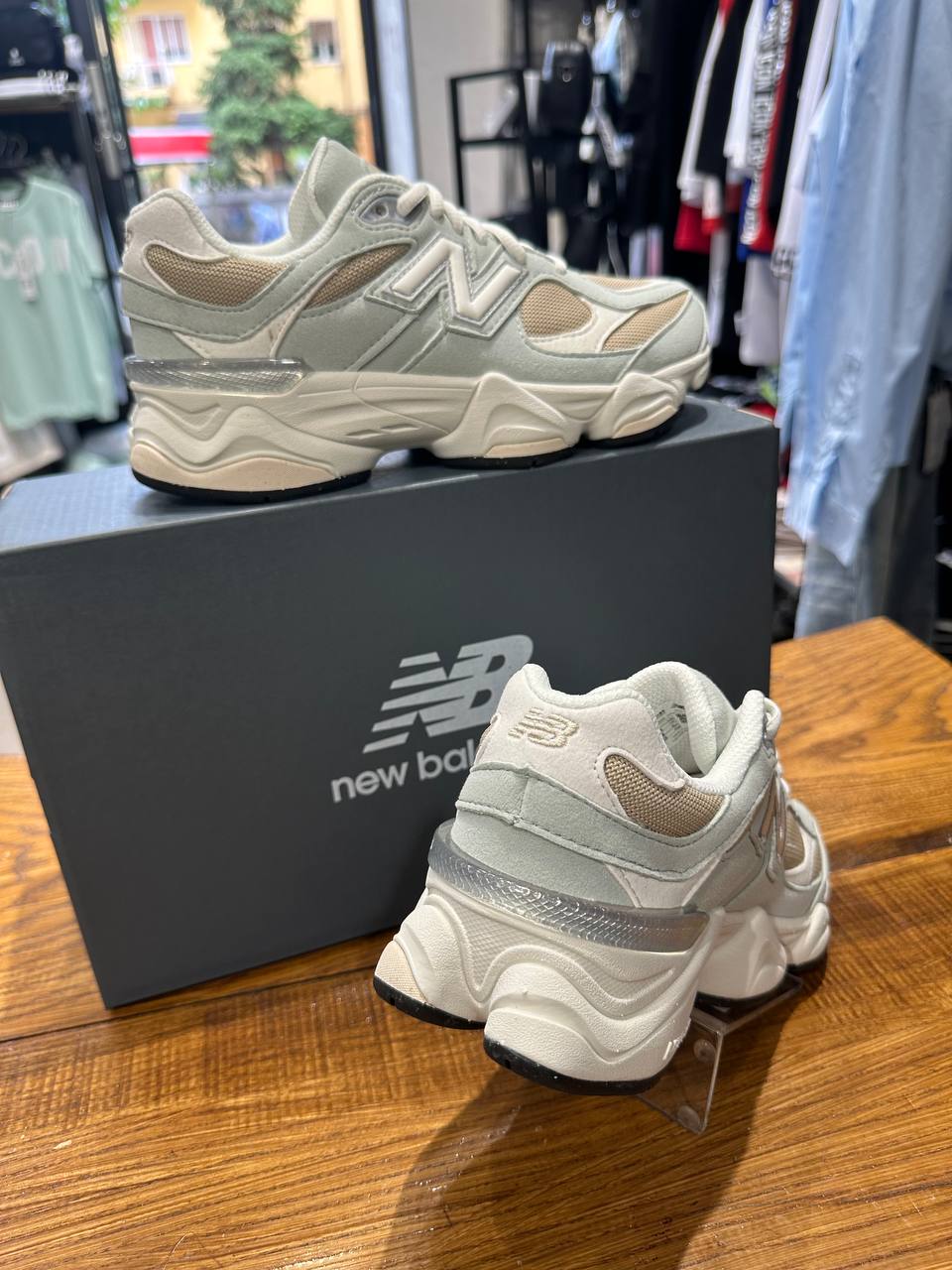 NEW BALANCE 9060