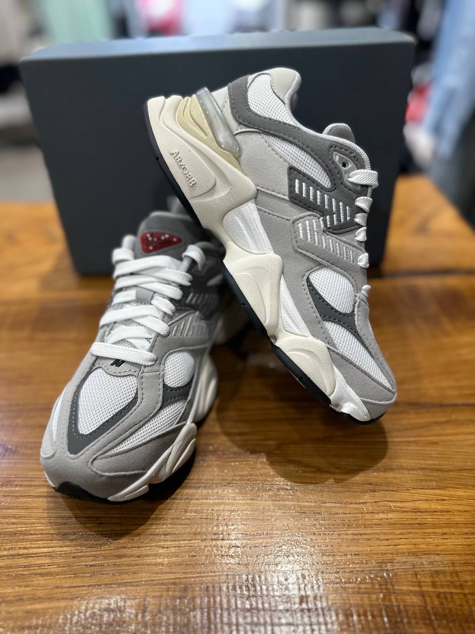 NEW BALANCE 9060