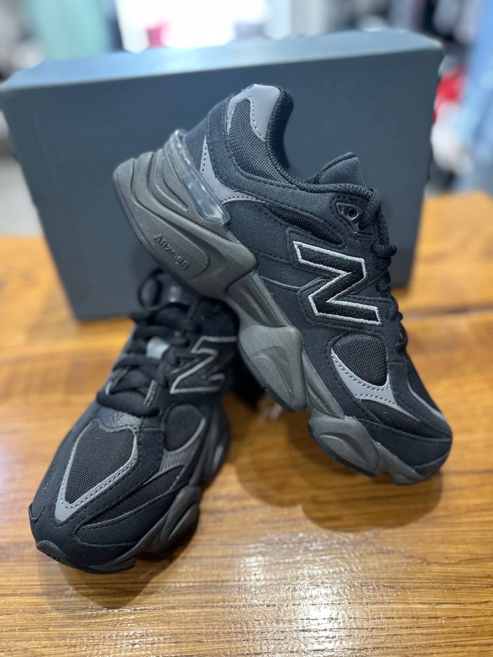 NEW BALANCE 9060