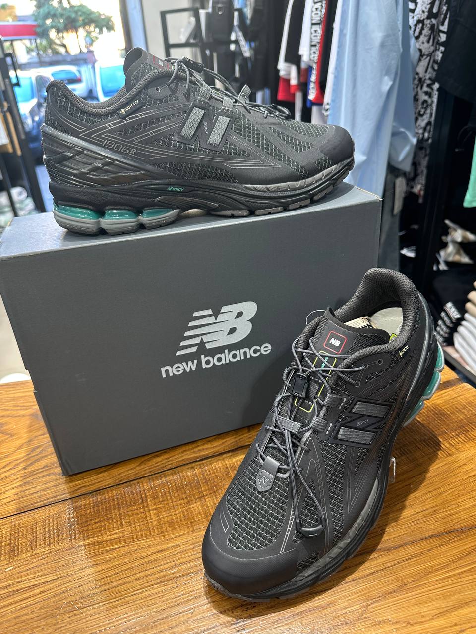 NEW BALANCE 1906