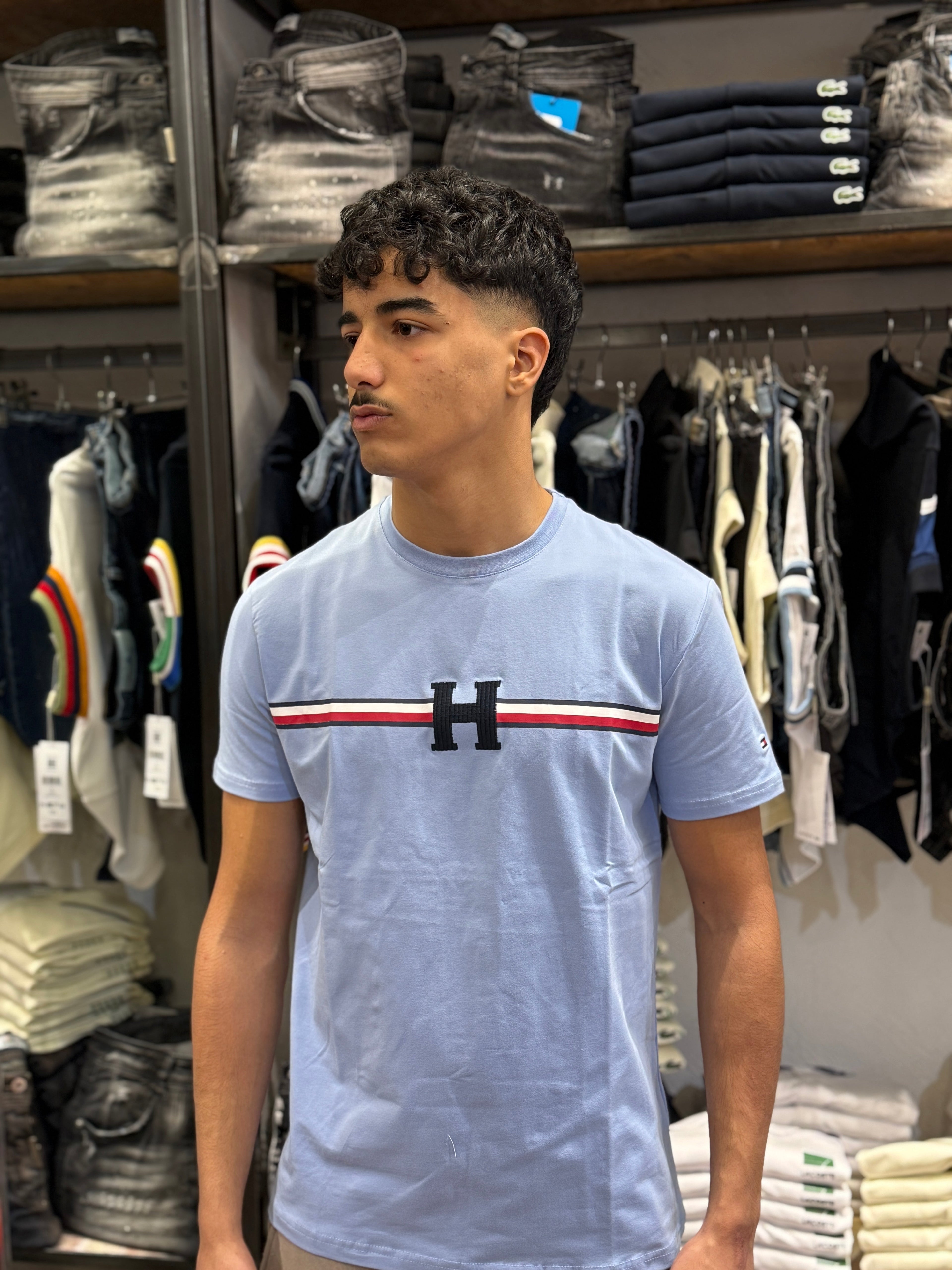 T-Shirt Tommy Hilfiger Azzurra con Logo H