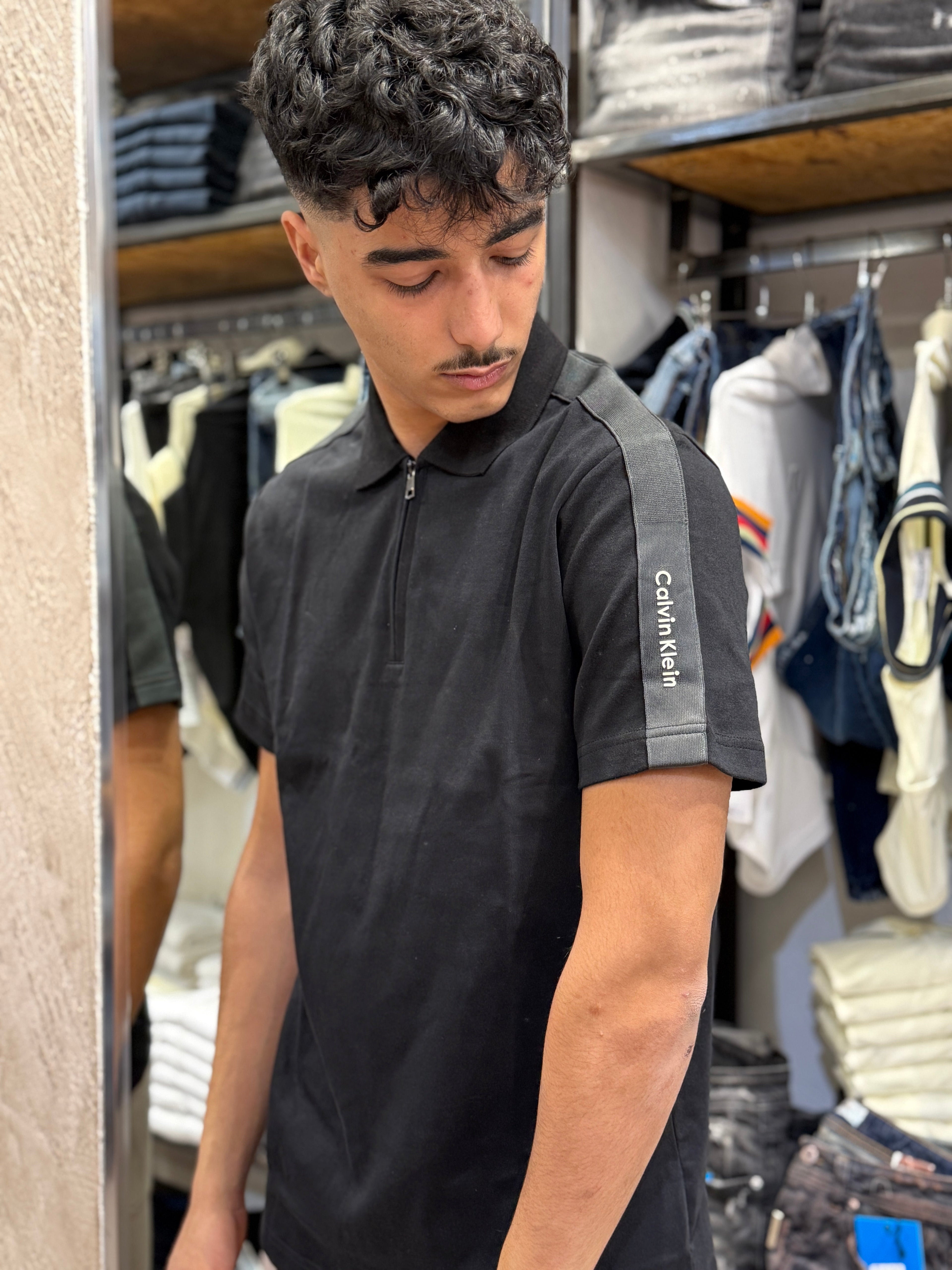 Polo Calvin Klein Nera con zip