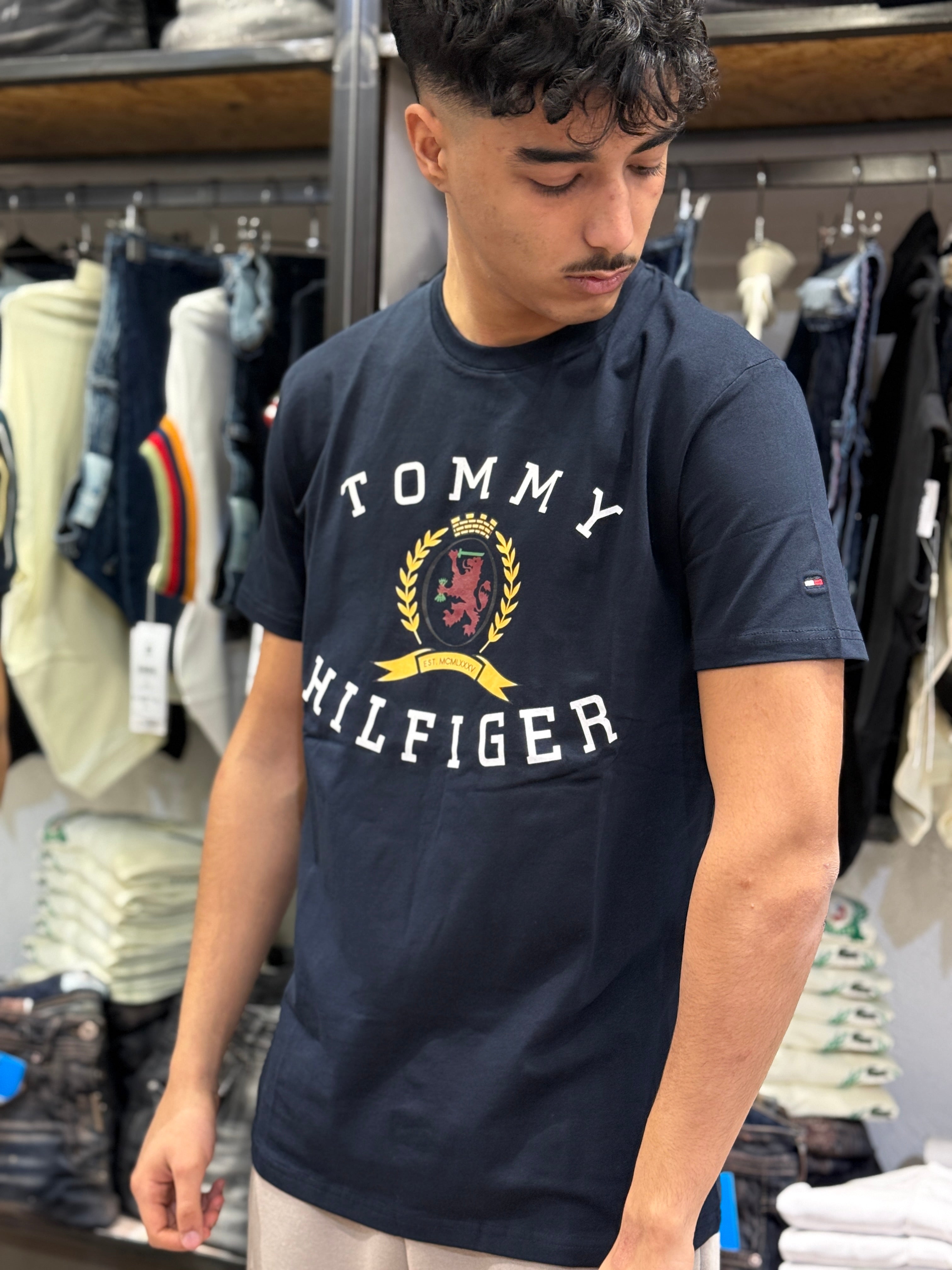 T-Shirt Tommy Hilfiger Crest Blu Navy con Leone